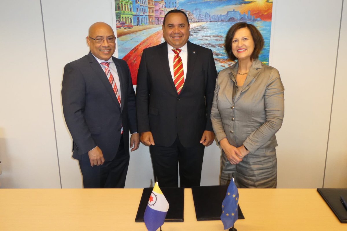 Very proud to have signed the 11th EDF for the Bonairian youth to become healthier, more employable and enjoy improved living standards. Congratulations to everybody who made this possible! Looking very much forward to collaborate more towards the future with the <a href="/EU/">EU</a> and @OCTA.