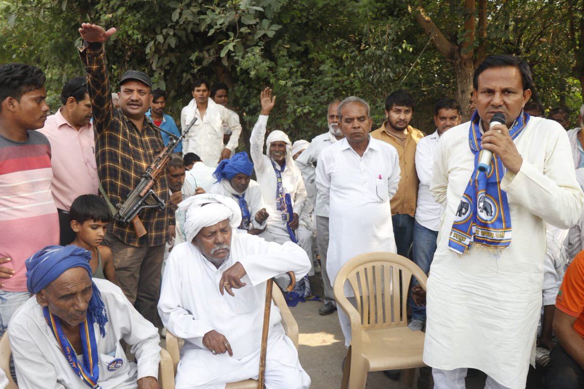 SurenderVashis9's tweet photo. गोपीखेड़ा गांव में जनसंपर्क के दौरान लोगो से मिलकर पृथला के विकास में सहयोग करने हेतु 21 अक्टूबर को हाथी के सामने वाला बटन दबा कर मुझे भारी मतो से विजयी बनाने हेतु अपील की. 
#BSP #Prithla #Faridabad #Haryana #MLA https://t.co/BCjJkVv9VX