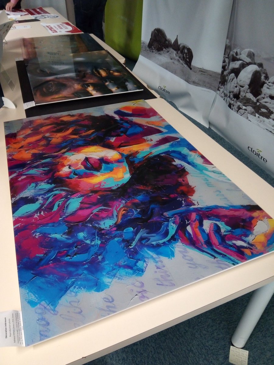 Ce matin nous étions chez notre partenaire <a href="/cloitre_imprime/">Cloître Imprimeurs</a> pour un atelier sur les différents supports et usages du grand format ! Plein d'idées innovantes pour les 35 ans du festival en 2020 ✨ #impression #grandformat #signaletique #evenementiel #deco #pub #stand