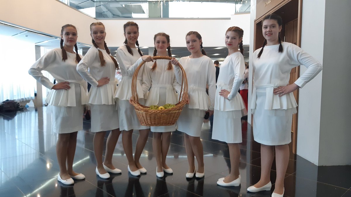 Вот такую большую корзину с фруктами девочкам сегодня подарили в областной филармонии в ходе акции "Экспедиция - 2019",организованной Министерством здравоохранения Пензенской области.Спасибо!
Витамины артистам очень нужны)))#CEGka