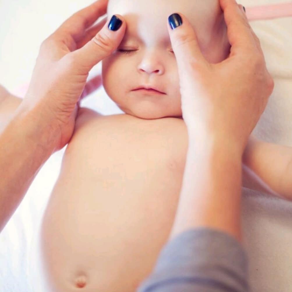 Now that the weather is changing and our coats and boots are starting to come out❄️ you may notice little one suffers from colds or chesty coughs.This is the perfect time to learn some baby massage skills

#winteriscoming  #face #chest #feet #babymassage #baskingbabieshornchurch