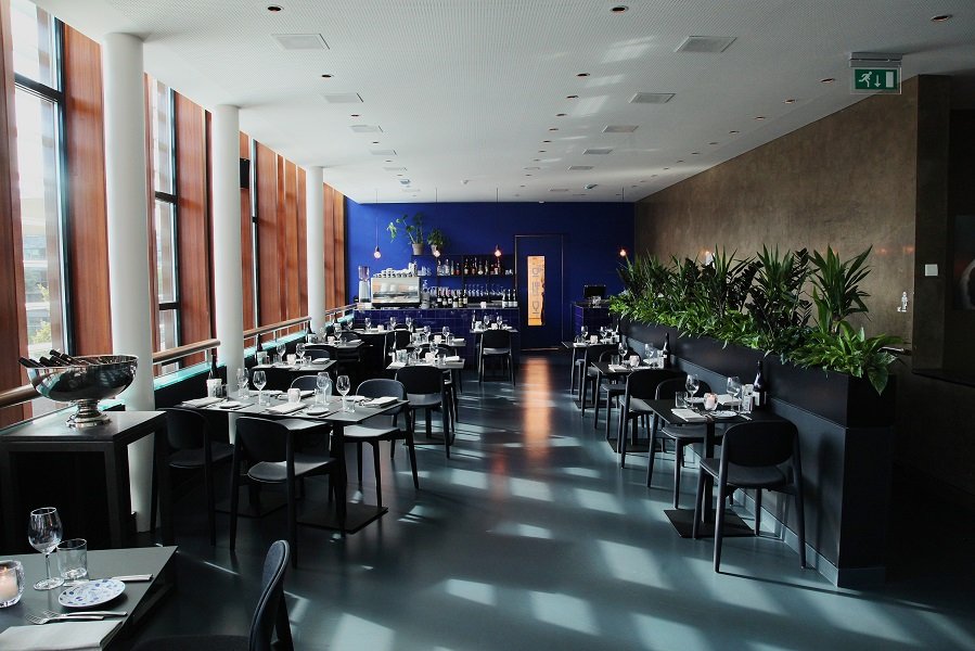 EventsZT's tweet image. Koperen Kees wordt #KEES nieuw #restaurant nieuw #concept met blauwe eyecatchers, meubilair @TherecaBV  #SharedDining een prachtige industriële warme uitstraling! Lees het interview met @RobZuidema @Events_NL bit.ly/2VW5fDC