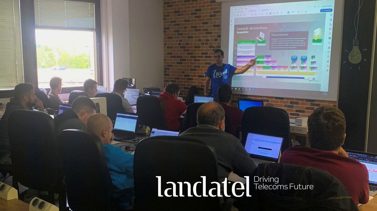 Landashop's tweet photo. Aprovechando los últimos consejos de #routing con la tecnología #edgemax de @ubnt. Esta tarde examen y a disfrutar de la doble certificación #UEWA + #UBRSS. La semana que viene repetimos en #Barcelona. @ubnt_latam https://t.co/BgxN2QR31Y
