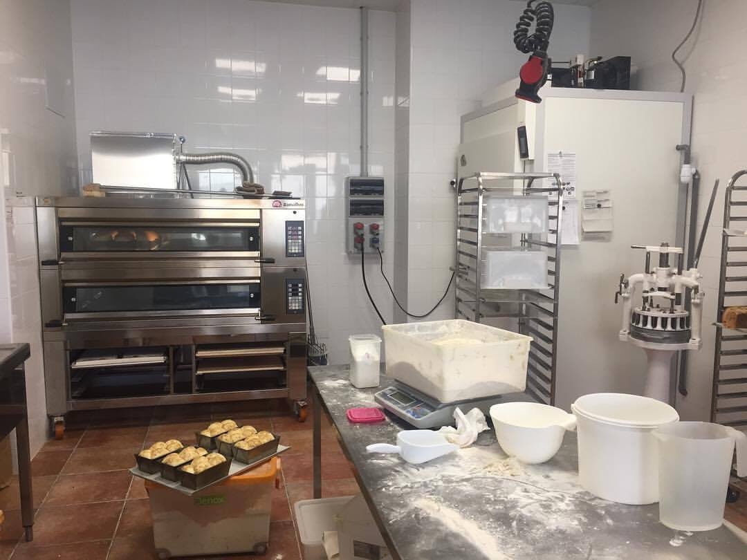 cobamaq's tweet photo. Obradores de PANADERIA CobaMaq #chemadrid #villanuevadelpardillo #pandeverdad #inbreadwetrust #hornosdepanaderia #hornoscobamaq https://t.co/oaBaEUSaW3