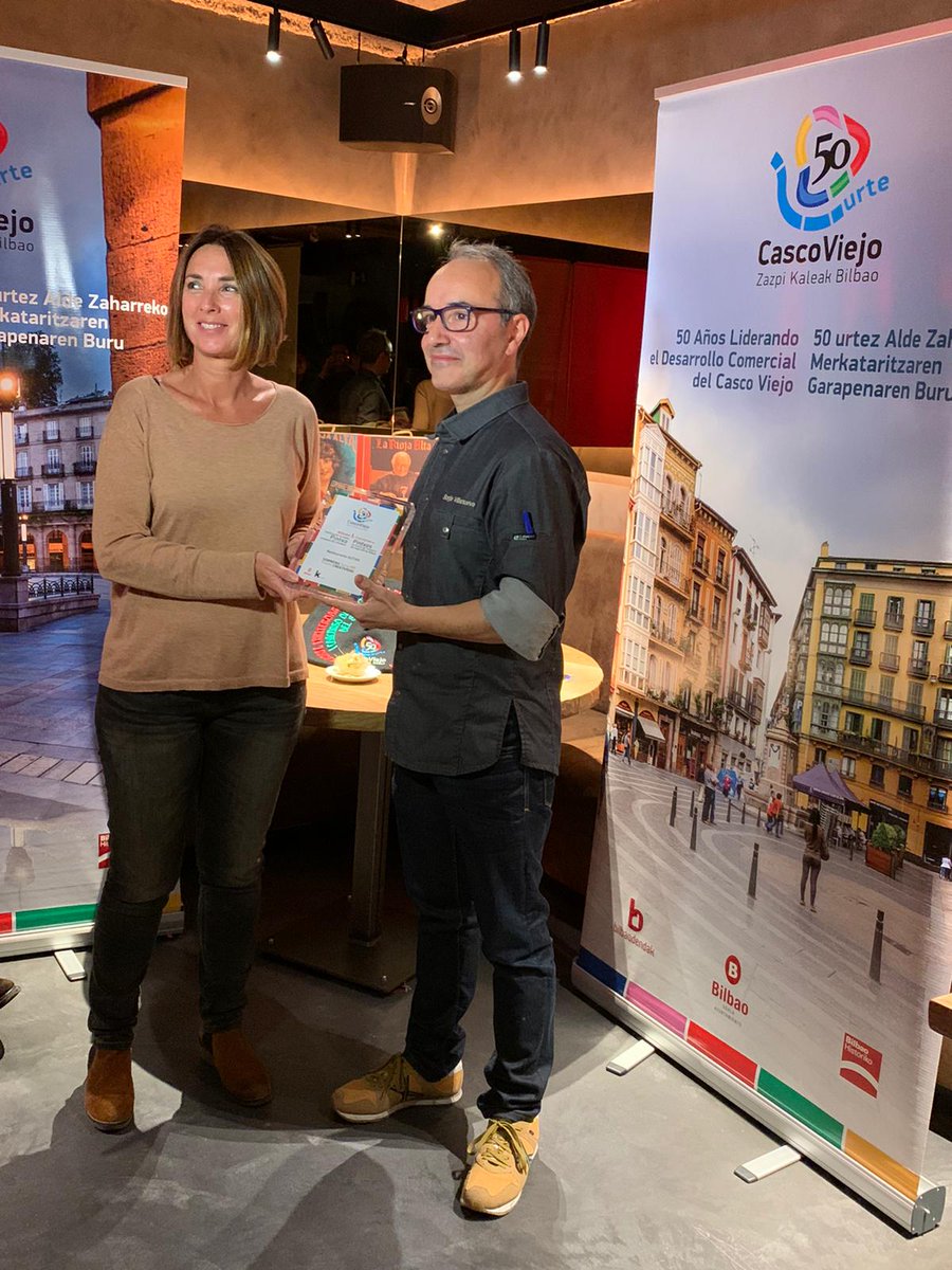 zazpikaleak's tweet photo. Entrega de premios a los ganadores del I concurso de Pintxos de Huevo de Txikitero del Siglo XXI de Bilbao:

Premio Zazpi Kaleak: @pintxosypotes 
Premio Creatividad: Restaurante Sutan
Premio Votación Popular: Bar Restaurante Botánico

¡Enhorabuena a todos! 😊

#cascoviejobilbao https://t.co/1Kcu4CUJXf