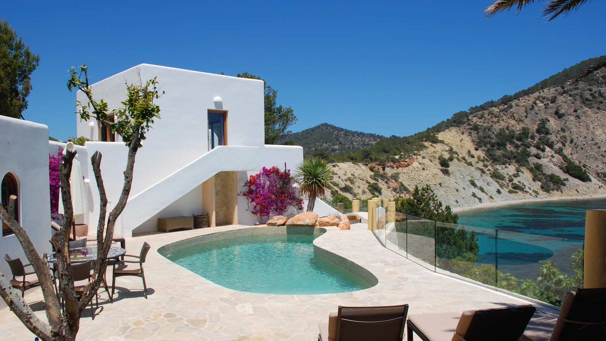 Seas the day! Here's a sneak peek at our latest addition to our Beach in Reach collection, Vista Sol Den Serra.⁠ Majestic frontline villa with spectacular sea views and a short walk to Amante Beach Club. #ibiza  #luxuryvillas #poolsidebliss #lovethisplacehttp://bit.ly/2MrpDbf