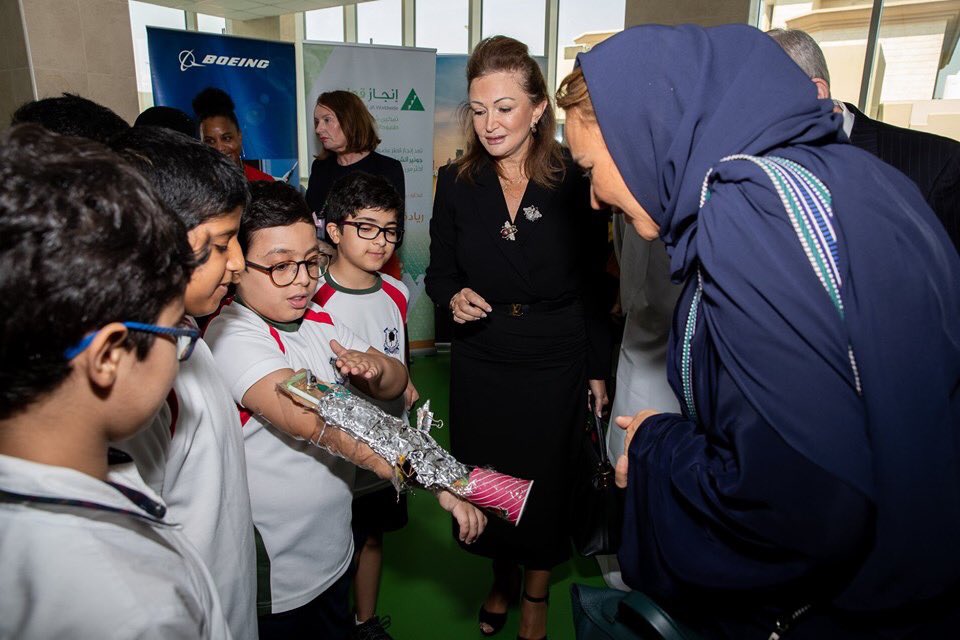 INJAZQatar's tweet photo. INJAZ Qatar & Boeing celebrated the successful launch of "Curiosity Machine", a Science, Technology, Engineering, & Mathematics (STEM) program, created by Technovation at Newton International School.
#Boeing #Technovation #STEM #CuriosityMachine https://t.co/MLPmxFlPiH