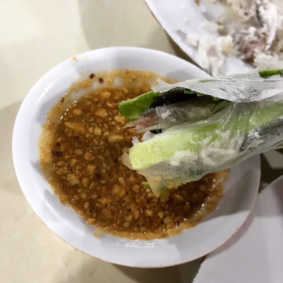 酒徒 しゅと そのまま食べようとしたら 店のおねーさんが食べ方を教えてくれた 香草はタデ ドクダミ 紫蘇 ホーリーバジルあたり ベトナム料理は香りの料理だなあ 酒徒 しゅと そのまま食べようとしたら 店のおねーさんが食べ方を教えてくれた 香草はタデ ドクダミ 紫蘇 ホーリーバジルあたり ベトナム料理は香りの料理だなあ