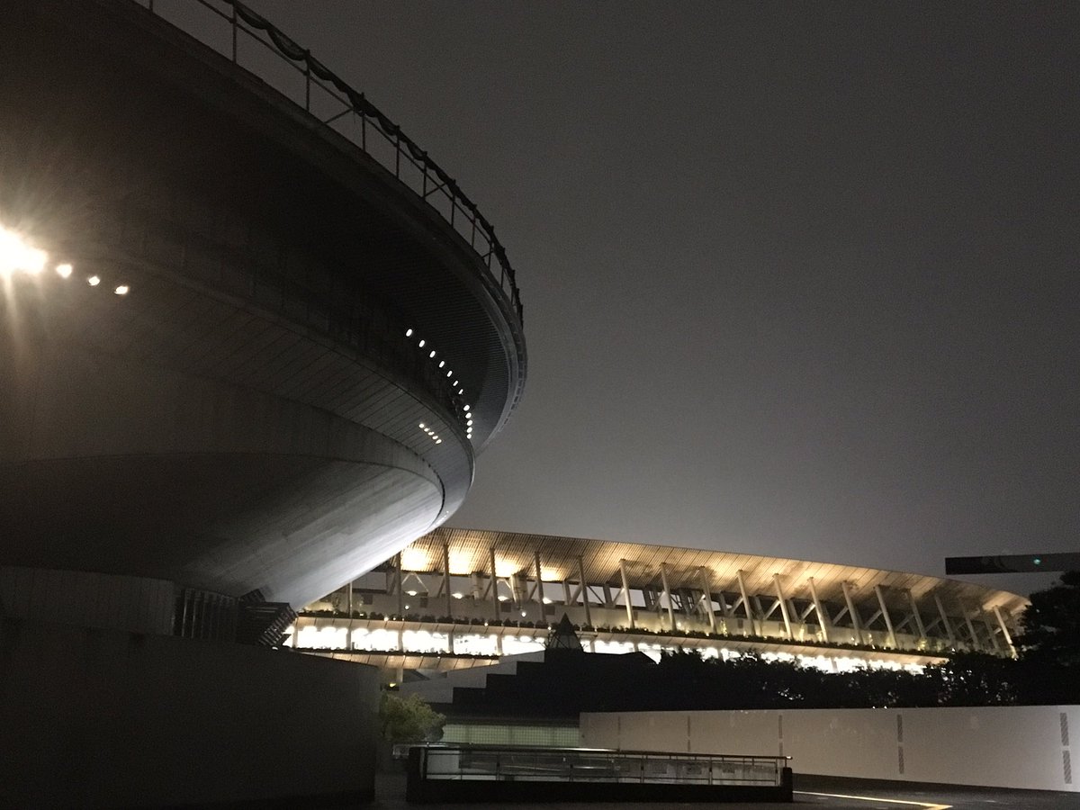 tokyoboys's tweet photo. 国立競技場が見える、東京体育館のテラスまで入れるようになっていたので行ってみた。何だか宇宙的でカッコいい✨✨✨ https://t.co/yOXVyWzaX5
