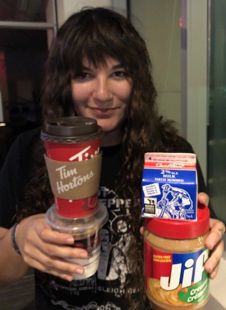 1075daverocks's tweet photo. .@GayleOBrien: Let the stomach coating begin😲🥛
@JessieDavid99 is taking @MortysPub #Hellfirechallenge just after 7:30a @1075daverocks #MorningBuzz https://t.co/gwtys67qim