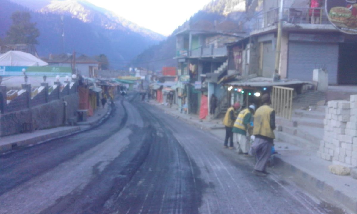 KaghanKgda's tweet photo. Daily Sanitation Activities in Naran by KDA Sanitation Staff 17/10/2019 @ShahramKTarakai @AtifKhanpti @DC_Mansehra @kptourism @LocalGovtKP @PMRUKP https://t.co/VpKyL2ILNL