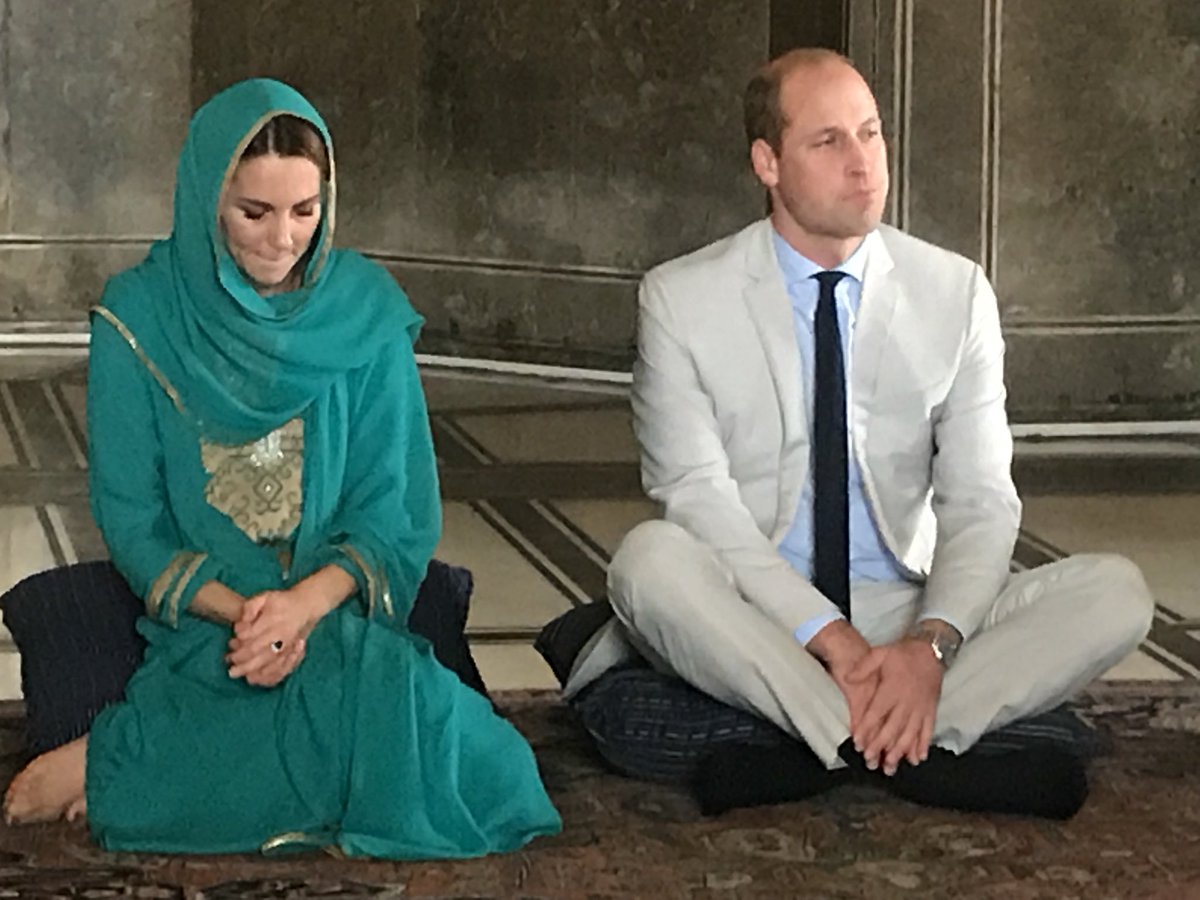 Here's the moment when Kate said 'qabool hai' 😍 #RoyalVisitPakistan #RoyalsVisitPakistan #RoyaltourPakistan