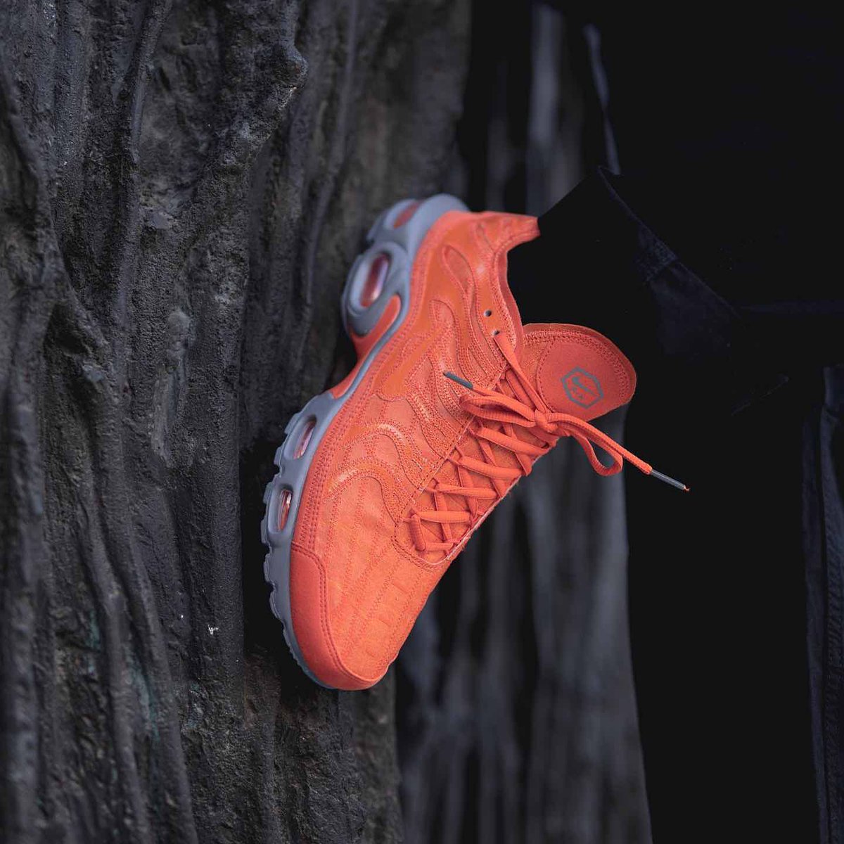 air max plus decon orange