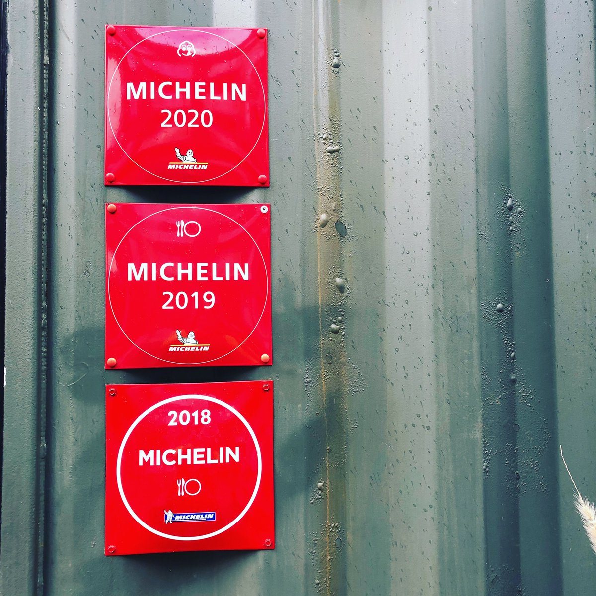 boxebristol's tweet photo. It’s up!

#redplaque #michelin2020 #michelinbibgourmand #bibgourmand2020 #michelinguide #shippingcontainerrestaurant @MichelinGuideUK https://t.co/sAqN7wQMLV