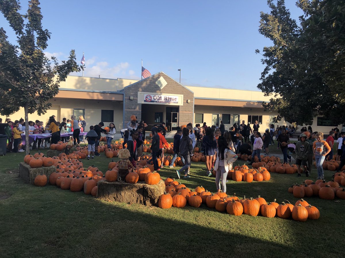LuckyWrangler's tweet photo. Fall morning in #Wrangler town! #oldriver https://t.co/KBAwO4VlMx