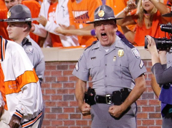 dawsonpowers's tweet photo. Clemson-Louisville Throwback Thursday to a classic 2016 moment 👀 https://t.co/imyAjU8a1T