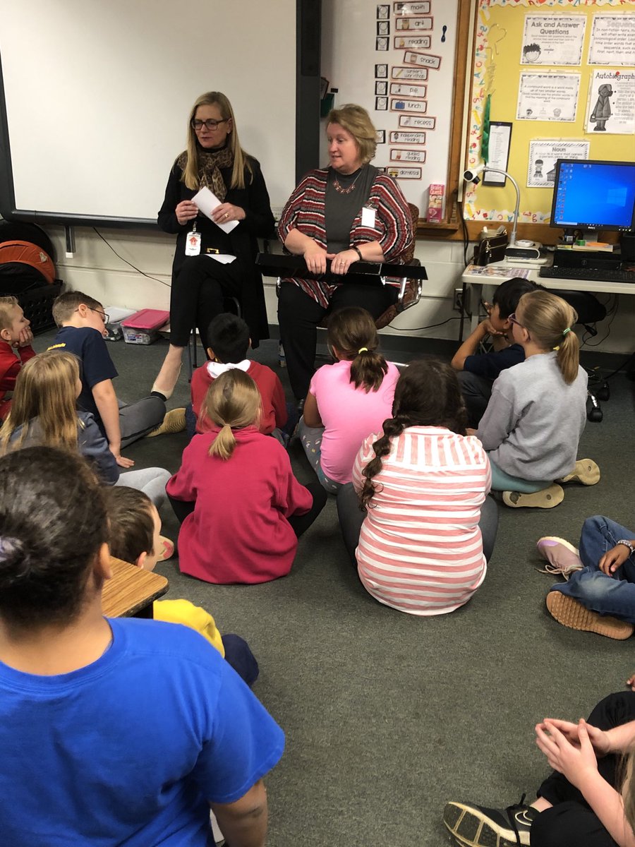 QueenLean44's tweet image. Citizens Bank visited our Lincoln classroom today to read books and share information about lock boxes!  #mac185