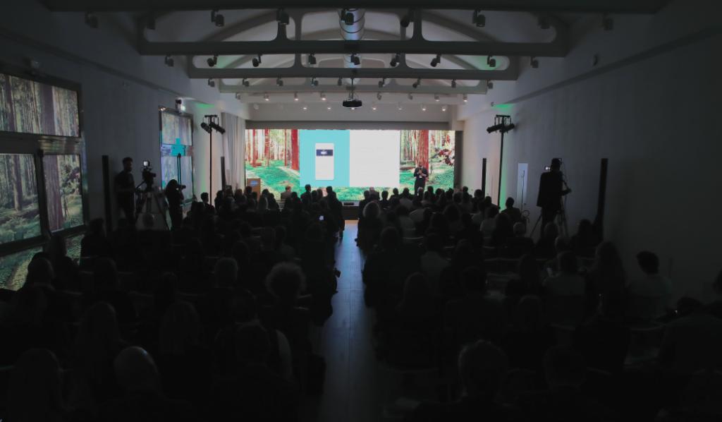PhilipMorris_IT's tweet photo. Siamo al #ConsumerFirst19 di @SalesforceITA: a partire dalle 18.00 la nostra Director IT @PriscilaBossi salirà sul palco - al fianco di @edodalne di The Dedica Anthology e Danilo Piarulli di @goldengoosedb - per parlare della trasformazione della nostra azienda. #PhilipMorrisIT https://t.co/ZiRu5cUTQc