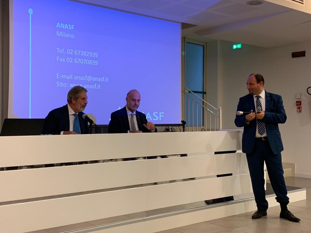 anasfCF's tweet photo. Si è parlato di tutele per i #consulentifinanziari all'Anasf day del 16/10 a San Benedetto del Tronto (AP), con i dirigenti Gian Franco Giannini Guazzugli e Ferruccio Riva. Scopri le ultime 5 tappe in agenda https://t.co/X07j5SDrg0 @gieffegigi @ferruccioriva @EfpaItalia #anasfday https://t.co/egycyGvscT