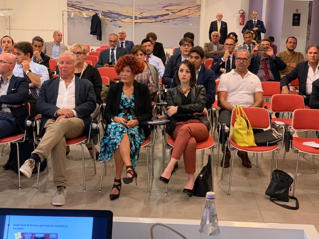 anasfCF's tweet photo. Si è parlato di tutele per i #consulentifinanziari all'Anasf day del 16/10 a San Benedetto del Tronto (AP), con i dirigenti Gian Franco Giannini Guazzugli e Ferruccio Riva. Scopri le ultime 5 tappe in agenda https://t.co/X07j5SDrg0 @gieffegigi @ferruccioriva @EfpaItalia #anasfday https://t.co/egycyGvscT