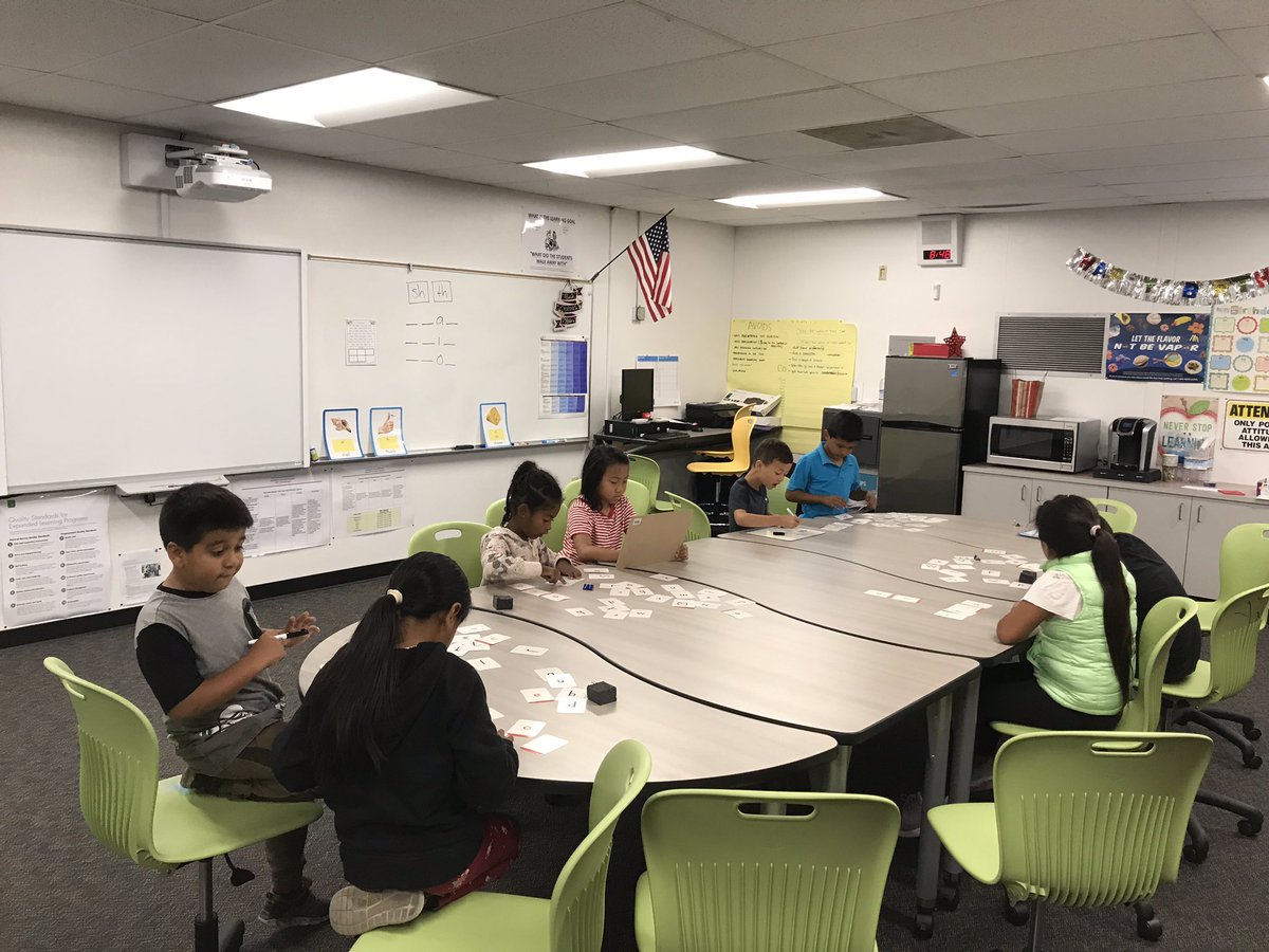 kcanale19's tweet photo. @westminstersd 2nd graders practicing consonant digraph and building words.  Great work! https://t.co/lu8hp59JsK