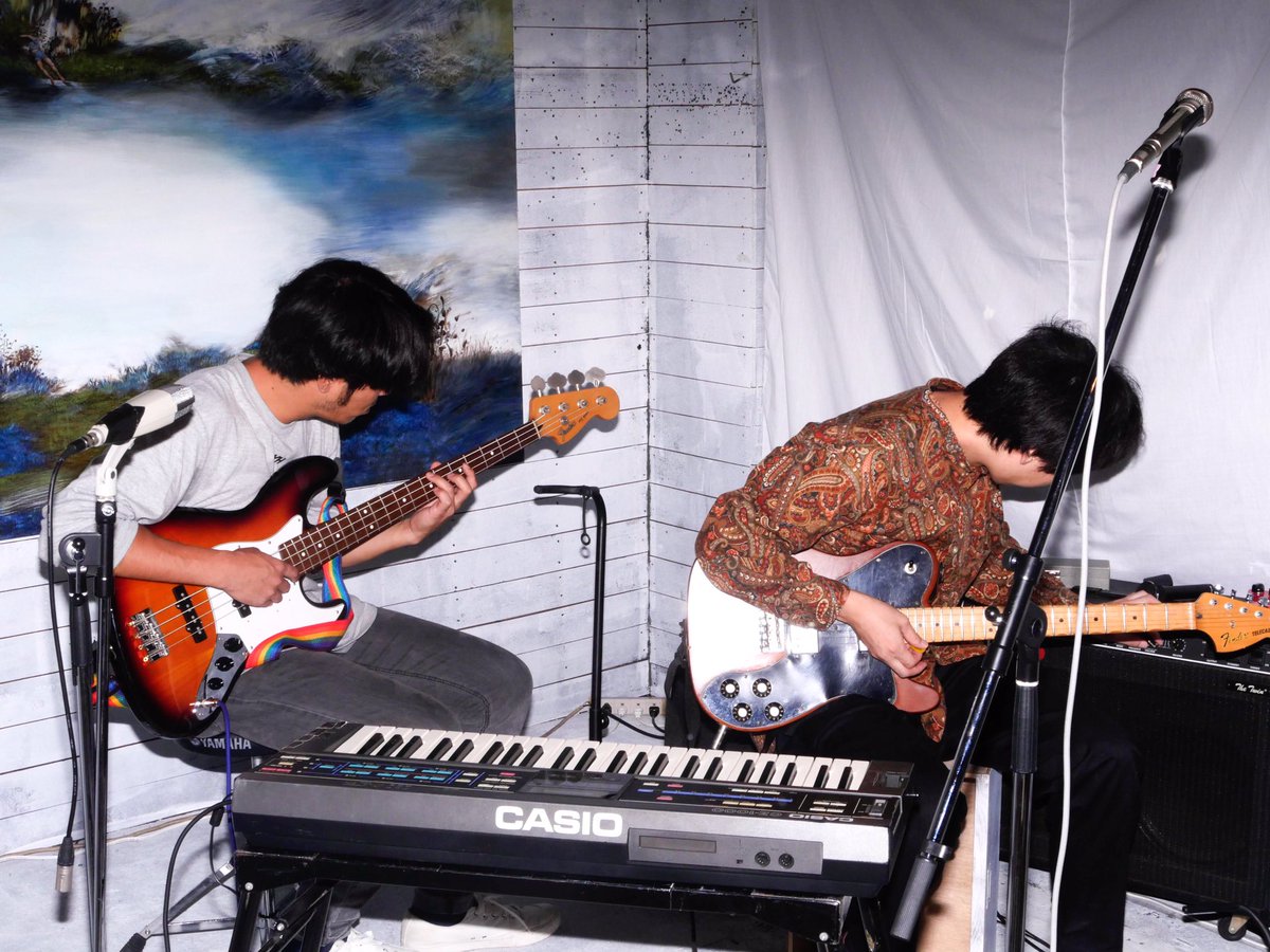 先日klan aileenが二子玉川でライブやった時、ギターとベースって言う中々見れない編成のライブが最高だったのでその時の写真をお裾分けしたい。