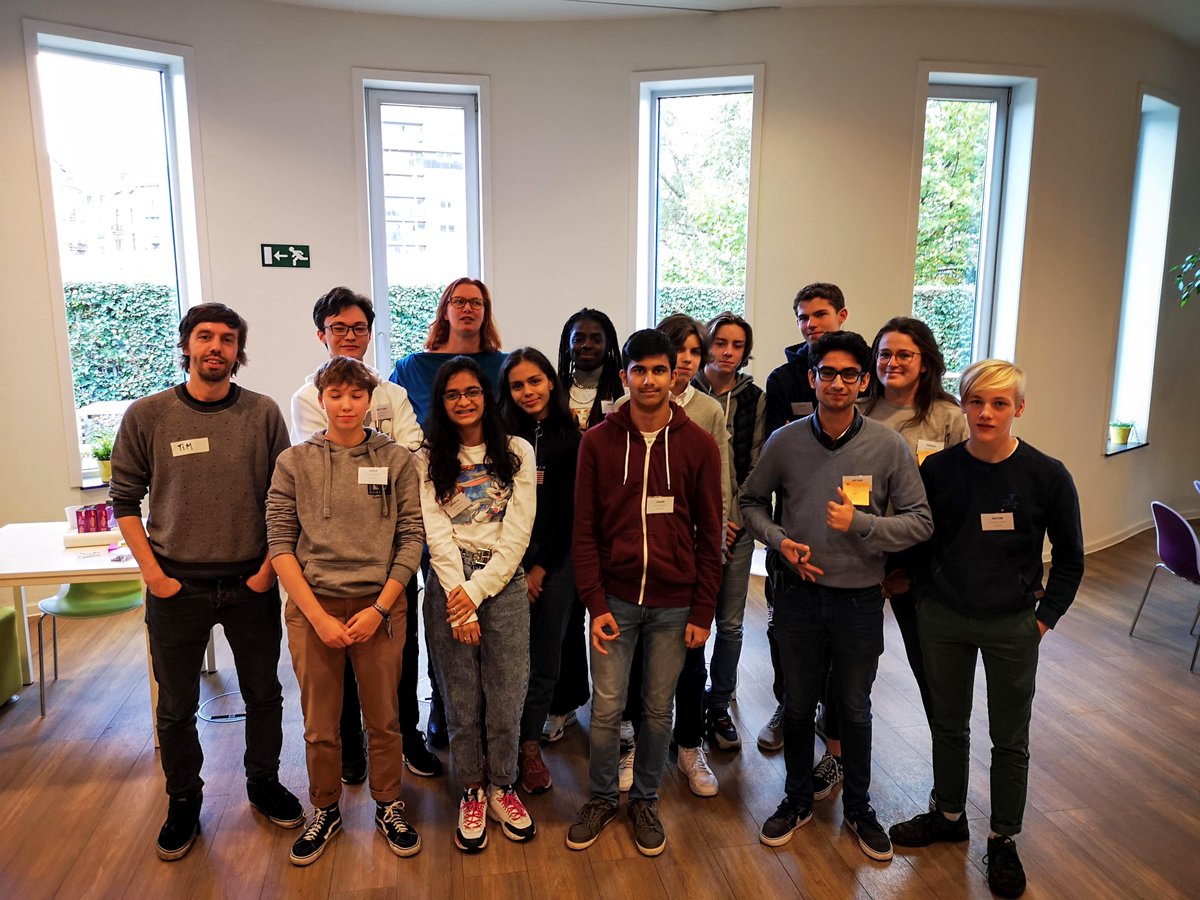 ForesightGent's tweet photo. Twaalf studenten @YOUCA_vzw werden toekomstverkenner voor één dag @dgplsgent. #dreamteam
Abonneer je nu en mis zo de Foresight Friday Youca Special niet. Die Special van vorig jaar nalezen kan via https://t.co/gXEaaSWdQn #youca #youca19 #Gent https://t.co/HwxQIV3UVa