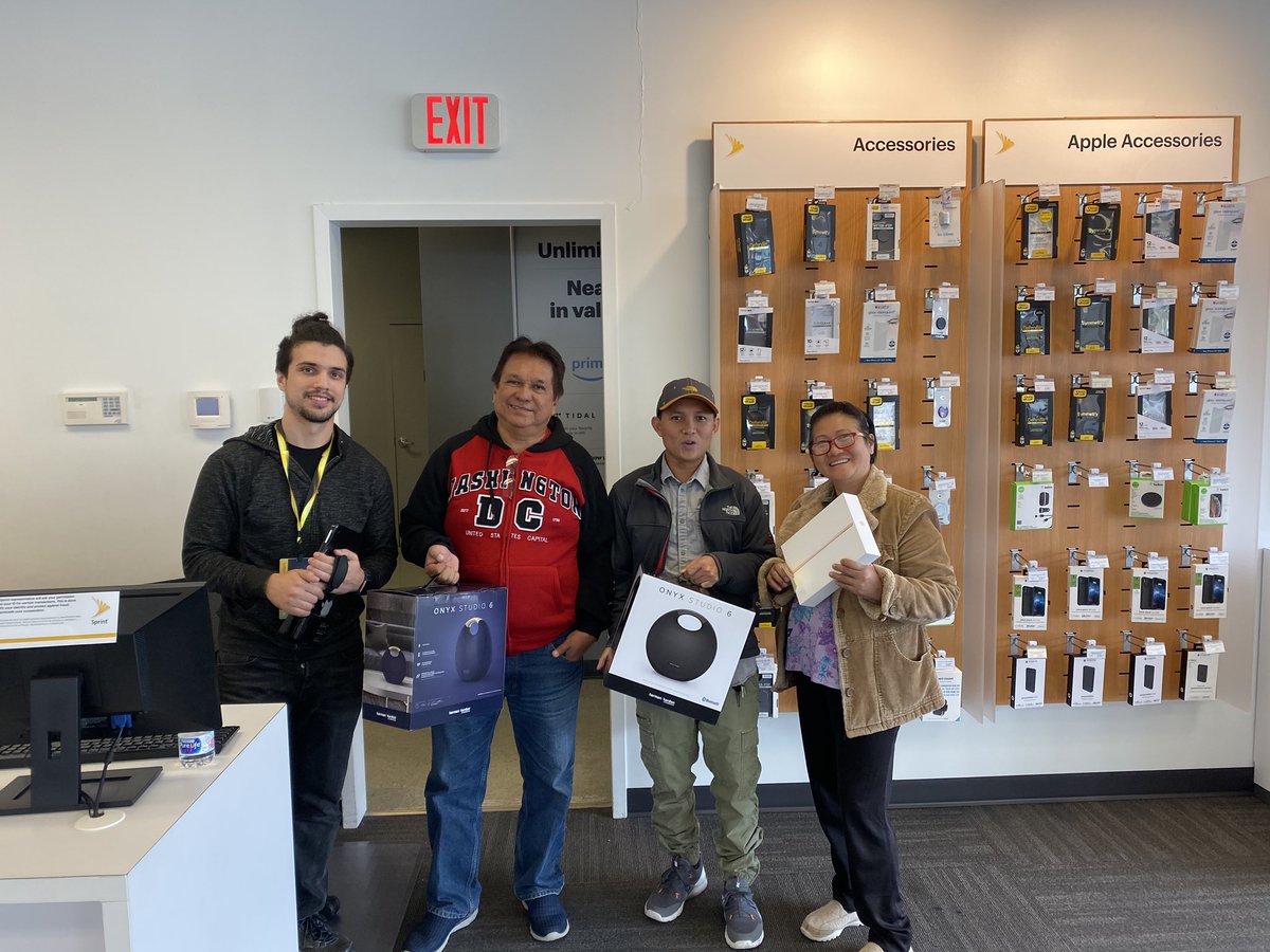 alibakhrani3's tweet photo. Tag teaming Daniel with a Double bubble and tab off a bill payment! 🤑🤑 #Niles #Letsgetitt @_thesaadfather @BRobinson_ChiDm https://t.co/BPjATy4XaM