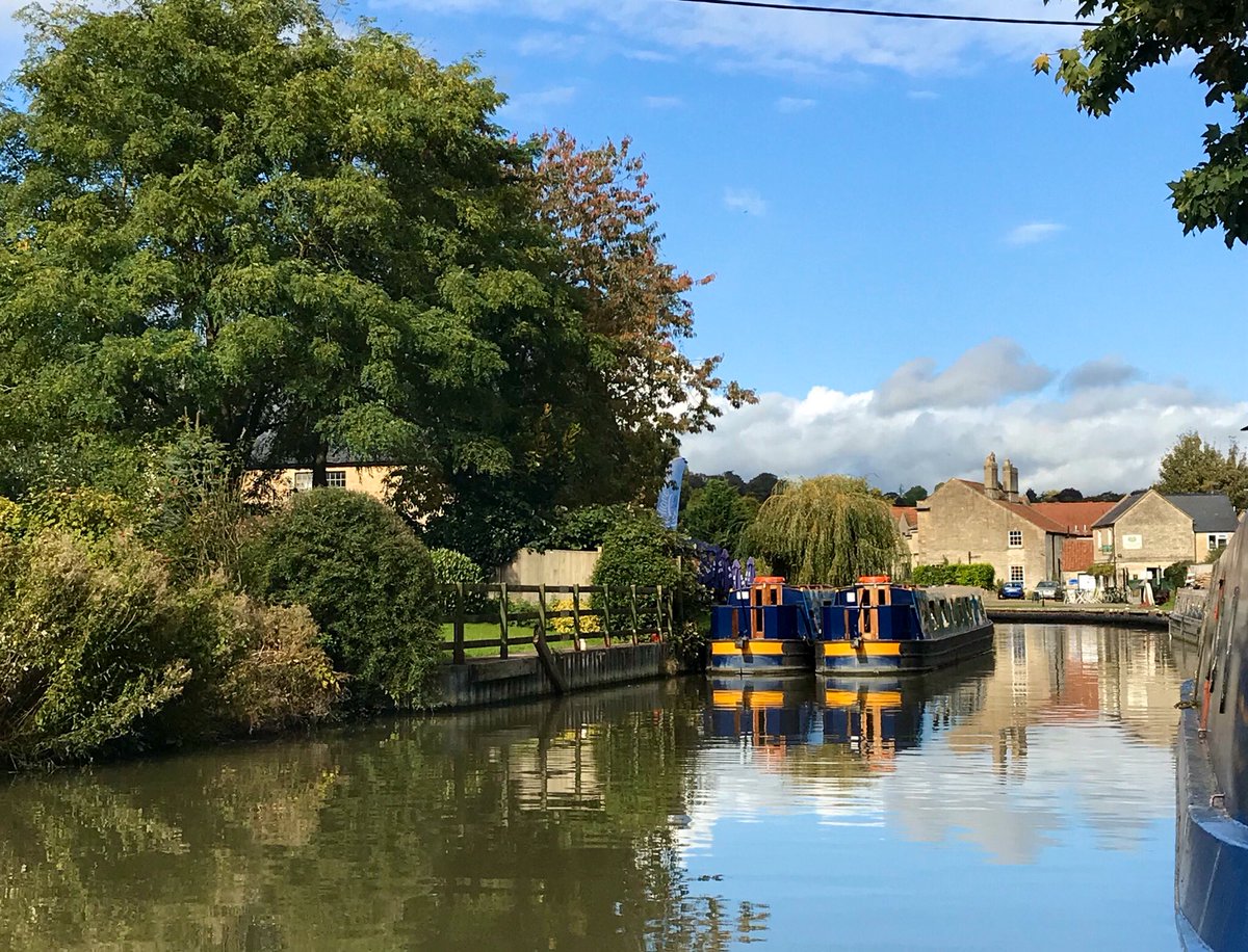 TheWessexRose's tweet image. After a pleasant morning cruising we arrived in a sunny #Bradford_on_Avon in time for lunch and our guests have been off this afternoon exploring the town and visiting the @BoAMuseum and #TitheBarn They’re all agreed that it’s a beautiful town! @visitboauk @VisitWiltshire