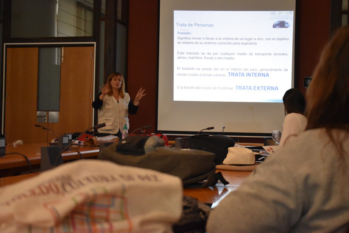Los talleres para transformar el mundo no han dejado a nadie indiferente...
👆Taller para prevenir la trata y el tráfico de personas
✌️Cambio climático para 'cuñados' negacionistas
🖖Construcción del enemigo