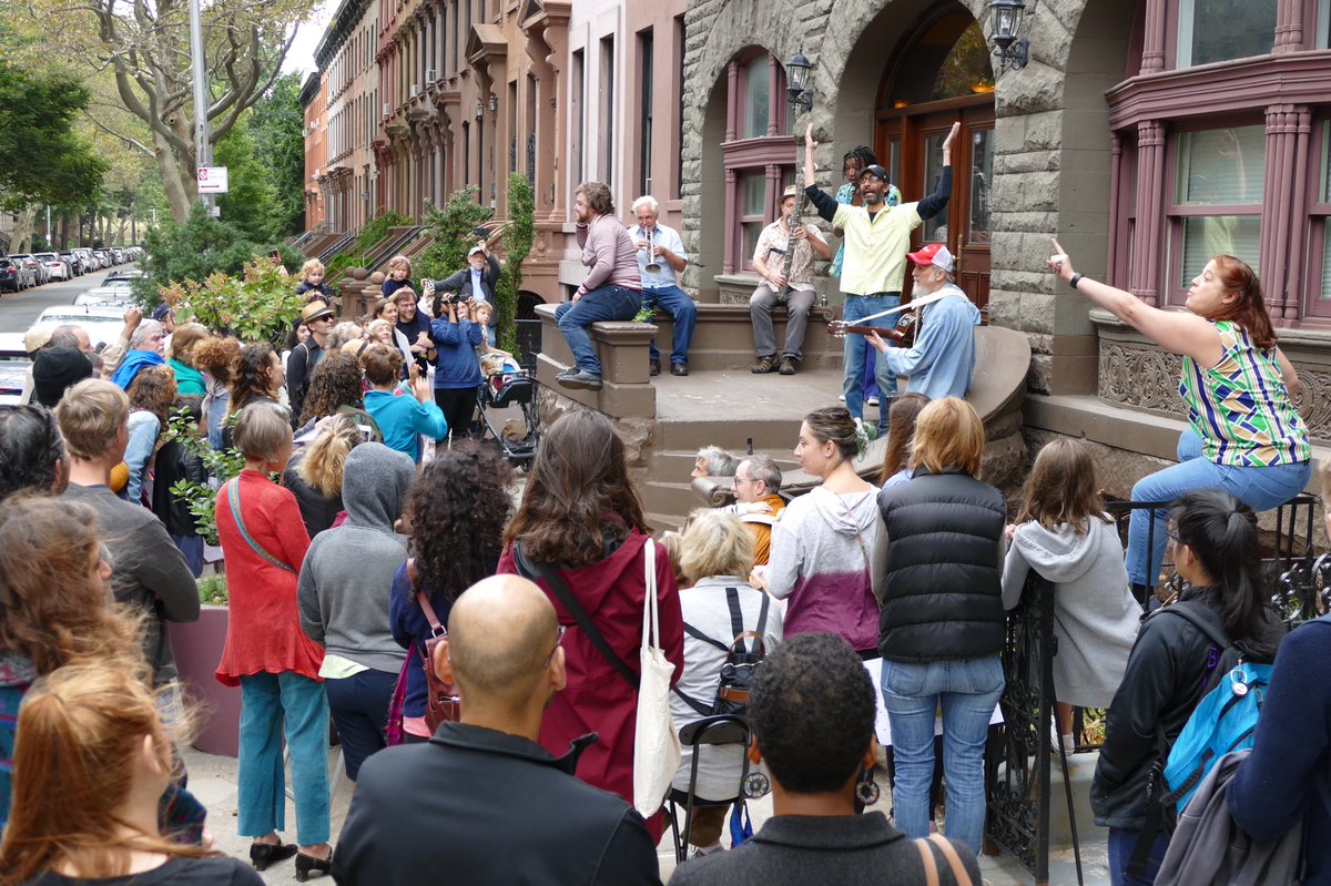 StrikeAnywhere2's tweet photo. @StrikeAnywhere2 (NYC) + @ToursSoundOrche (France)’s “Pop Up: An Artistic Treasure Hunt” had it’s US premiere in Fort Greene, Brooklyn Oct 4-6, 2019, in association w/ @IrondaleCenter, @DowntownBklyn, @franceinnyc &amp; @FABFultonBK. #BrooklynFallsForFrance #DBAF19 📷:  Amanda Hinkle https://t.co/BBLCyJGmdt