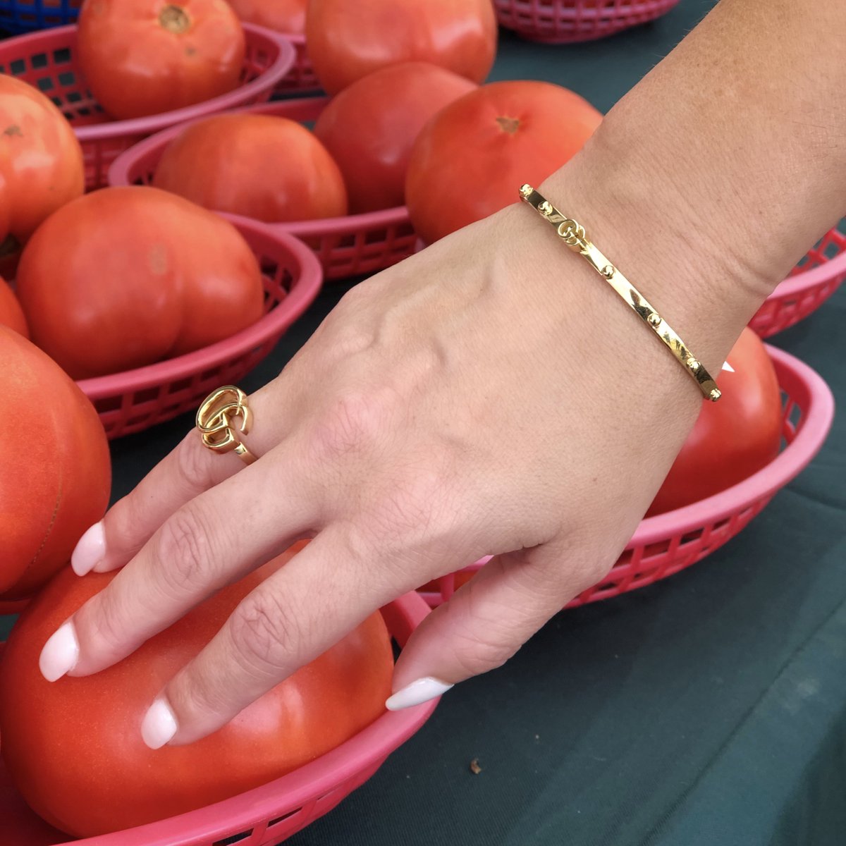 Is it sauce or gravy? We’re loving everything Italian on #NationalPastaDay and only the freshest tomatoes will do! 🍅