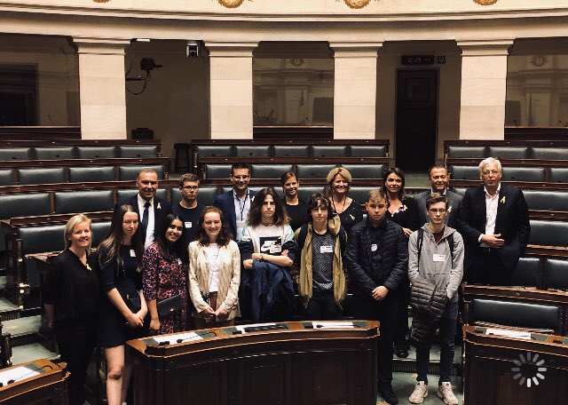 rdecaluwe's tweet photo. Vandaag mocht Moerbekenaar Thomas een dagje meewerken in de Kamer voor de @YOUCA_vzw Action Day. Het loon dat hij verdient gaat o.m. naar een jongerenproject in Guinee en verschillende goede doelen in België.  #youca19 #verBAASjezelf #youcadag #youcaday #moerbeke #moerbekewaas https://t.co/3LjFGb97W1