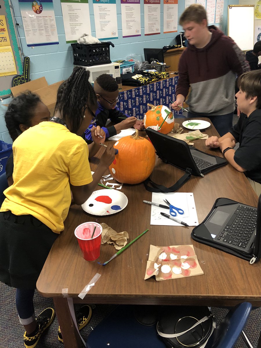 K_Bake_'s tweet photo. 7th grade AVID students have begun painting SC logos on their pumpkins! Thanks to @Lowes store 2356 my students can share all different types of SC colleges and universities with the rest of the school! #BMSMakeItHappen #BMSAVID https://t.co/GeyHpUVtu7