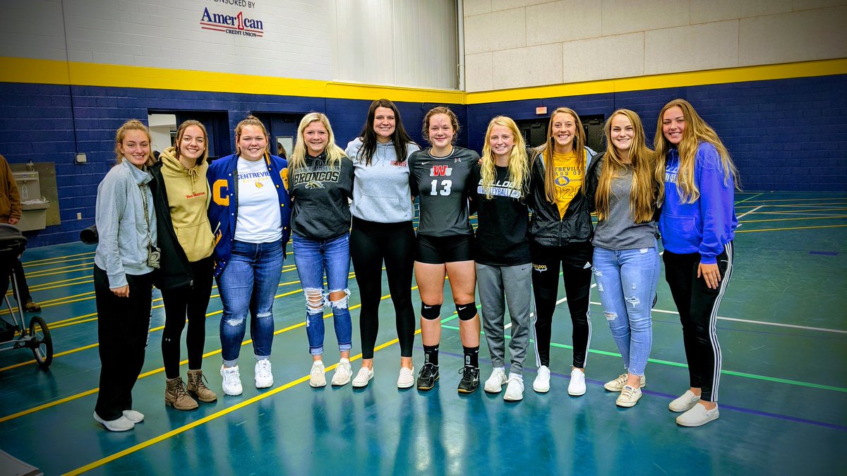 On a night off for the Bulldogs, we were able to go support and watch Samara Schlabach and her team compete at Spring Arbor. The Wildcats are currently ranked #3 and have a 22-1 record. We are excited to see how there season ends up. It was great to see you Samara!

Go Wildcats!