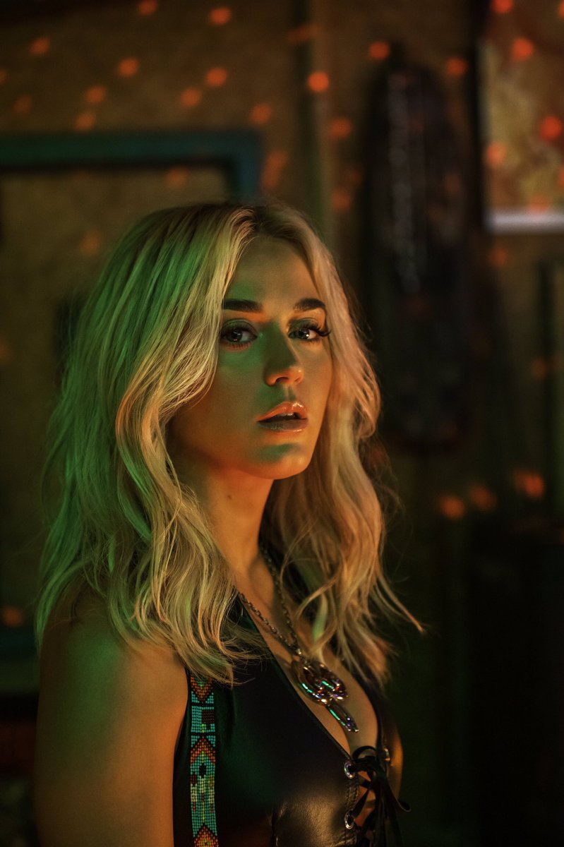 katyperry's tweet image. Have you heard #HarleysInHawaii yet? 🏍🌺 katy.to/harleysinhawaii