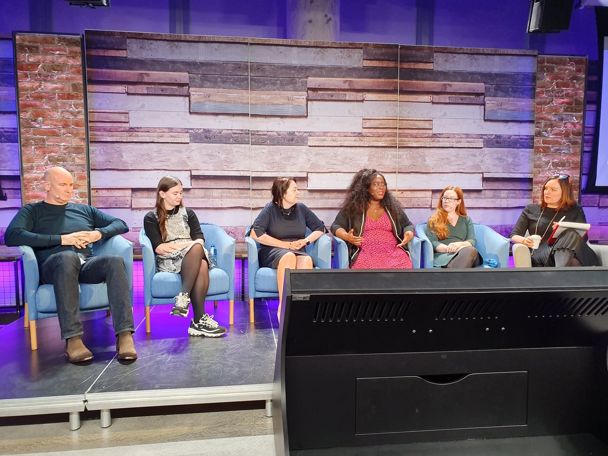 piialawlor's tweet photo. Great event @facebook this morning with @CWITirl. Fantastic panel, inspiring speakers including Deborah Frances-White, really enjoyed it #CWIT #EmpowerInnovateConnect #frontrowseats https://t.co/DTdE1e3jne