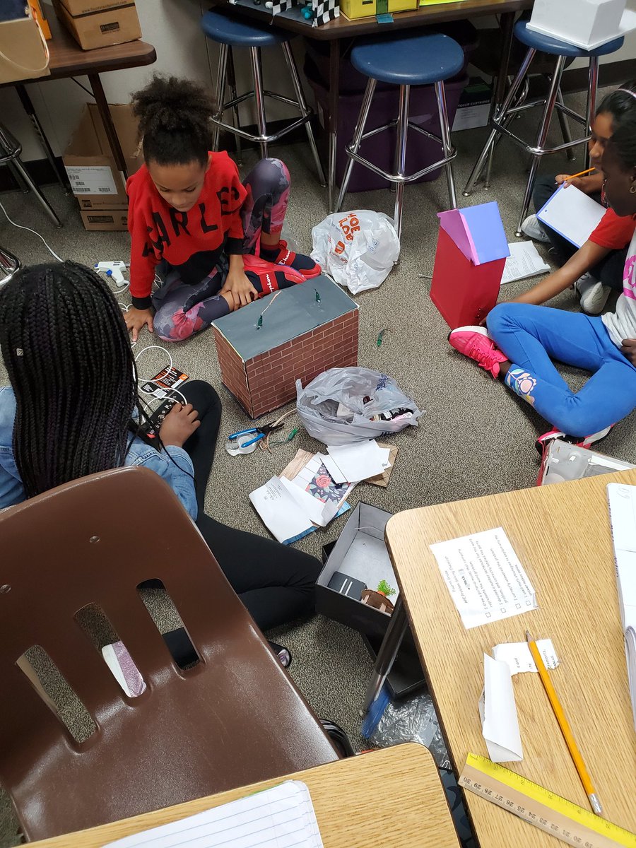 NewtonTeaches's tweet photo. This electric house project is developing the our future engineers, architects, and electricians! @APE_Sailors #JoyOfTeaching #WeBuildCareers #NewtonRoom42 #GoFourthGrade https://t.co/SxnpOIFwYi