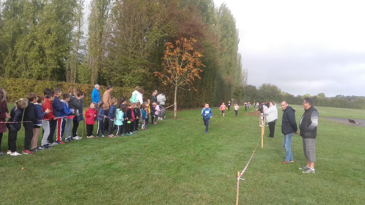 EcoleNecy's tweet photo. Rencontre inter école cross &amp; animcross avec l'USEP à Nécy !#generation2024 https://t.co/T0YoHbf9ys