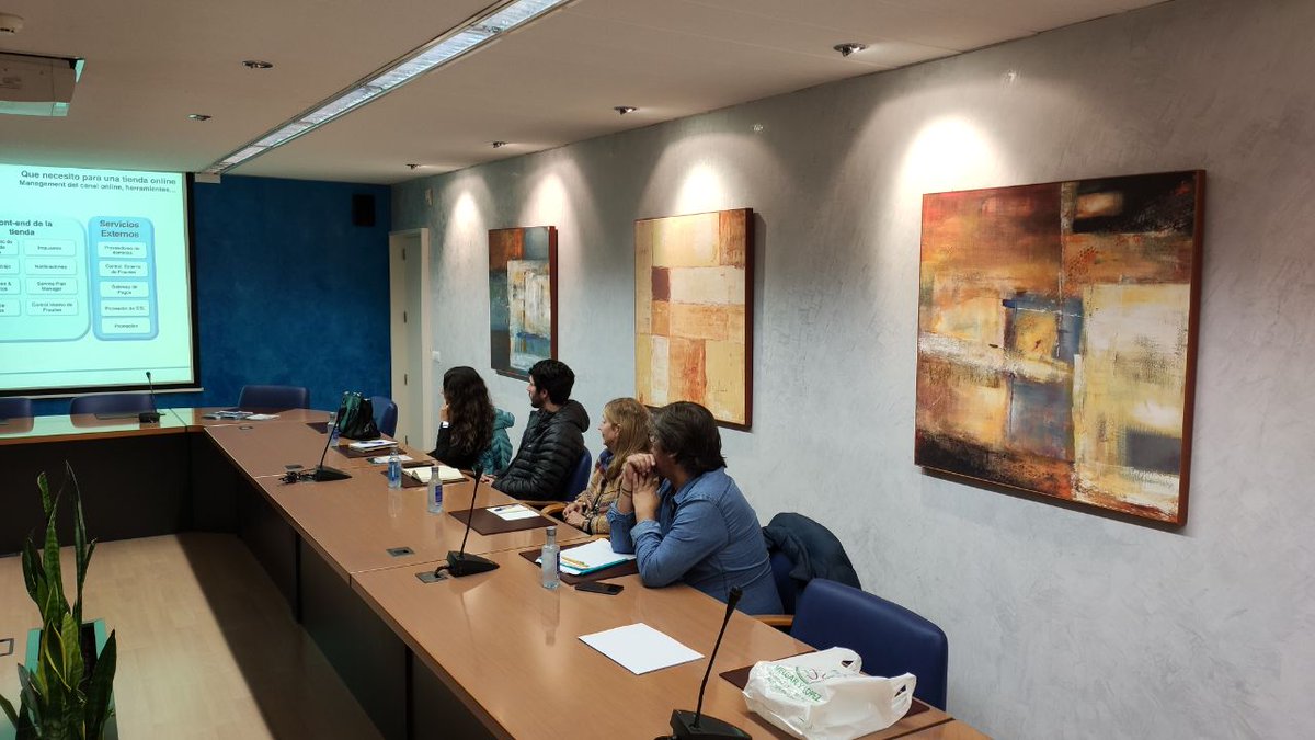 GaliciaCalidade's tweet photo. #TallerMárketingDixital 🖱 Continuamos coas xornadas formativas #GaliciaCalidade en #Ecommerce, centradas hoxe no #MarketingDixital.
Dirixida por profesionais de #Dimensiona e @RetailCommerce, contou coa participación de varias empresas certificadas por Galicia Calidade 📷👇 https://t.co/Uk8NKPw3ET