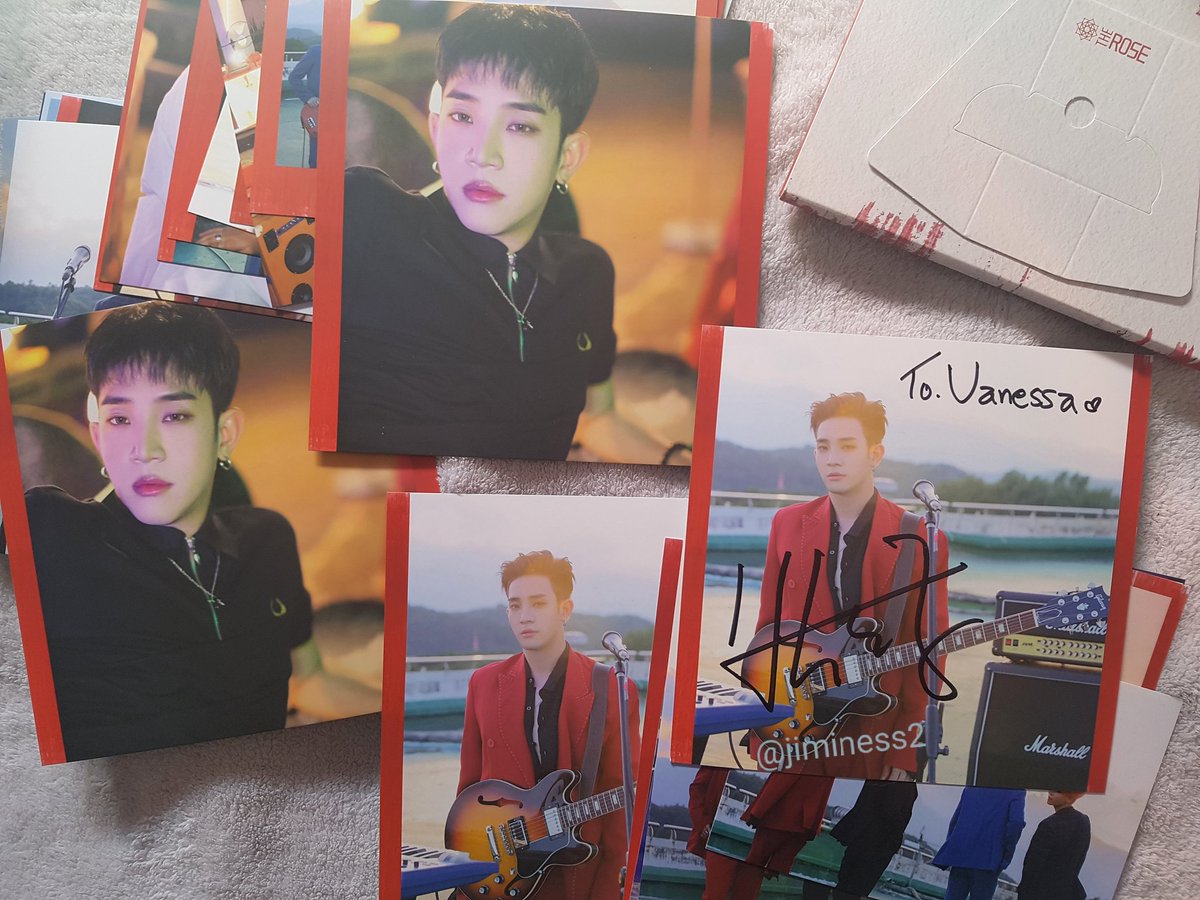 Jiminess2's tweet photo. Those who have The Rose Red album do you have double postcard of one of the members ?
Because I have 2 Red albums and in both I have double Dojoon postcard ! 
He's my bias so I don't complain at all but I was wondering^^
#TheRose #TheRose_Red #Dojoon https://t.co/FXVSVQDKtU