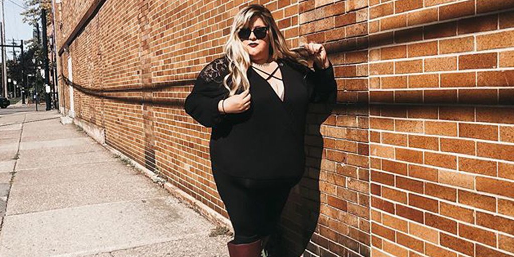 shapermint's tweet image. @haleewithaflair “may or may not have done a little retail therapy,” pairing a new shirt with her already tried and proven Empetua™ High Waisted Shaping Leggings. Looking great, girl! Keep rocking it. #LoveYourCurves #Smooth #BeUnique #Shapermint