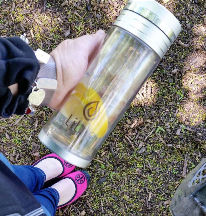 libreglasstogo's tweet photo. Having a great time with my #libretea infuser, share the excitements.

#love #tea #drink #glass #thirstylibre #insta #me #happy https://t.co/gdNqoVlZrw