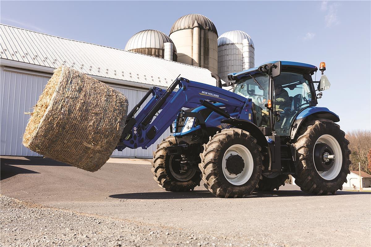 triagimp's tweet photo. Loader work is so much easier with a T6 Dynamic Command™ tractor – simple, smooth and clutch-free. #DynamicCommand https://t.co/B2cR00dpI7 https://t.co/3TVVVrg6R1