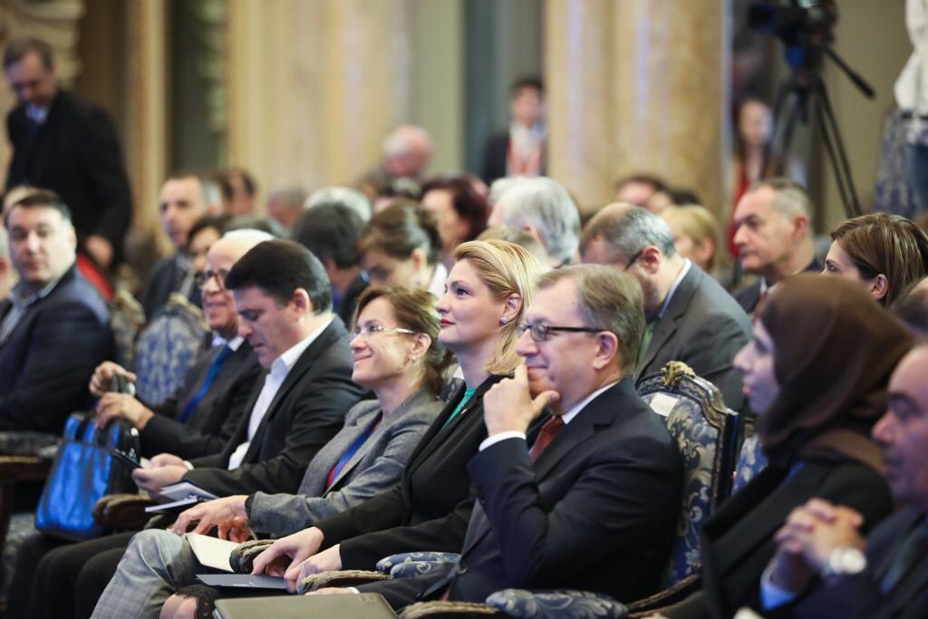 Ramona Manescu tweet media