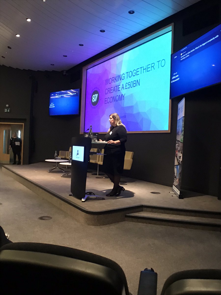 BRAMMERPAULV's tweet photo. At the #CWsummit and waiting to hear our good friend Julian Stubbs present. #placebranding #UPThereEverywhere https://t.co/DF3EK3quyH