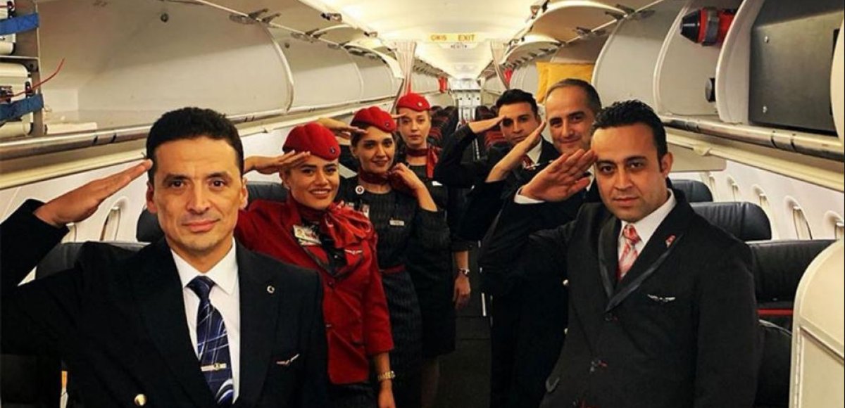 Hevallo's tweet photo. BOYCOTT TURKISH AIRLINES. 
Here, racist staff of Turkish airlines show ultra nationalist support of Turkey's ethnic cleansing of the #Kurds in N. #Syria. Disgusting! 

#BoycottTurkey 
#BoycottTurkishAirlines https://t.co/V4DDN7LXSR