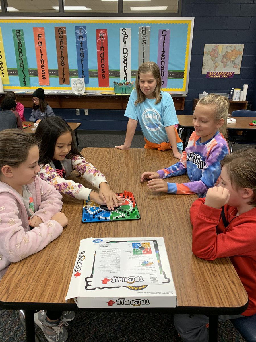 bstiles61's tweet image. Our Dragons Game Club begins! #learningthroughgaming ⁦@Deretchin⁩