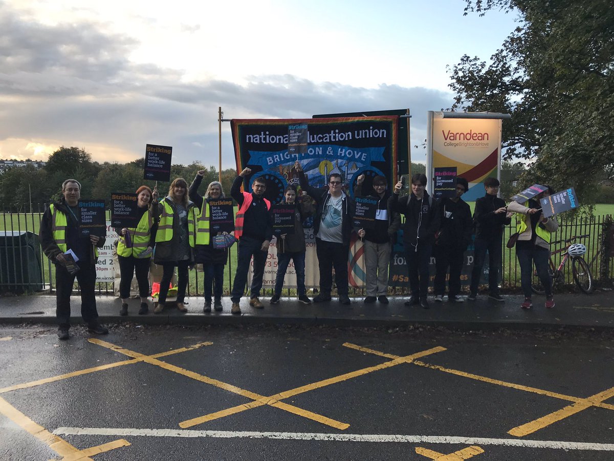 GeogVC's tweet image. #SaveOurColleges #varndeancollege #Brighton striking to save the 6th form college sector