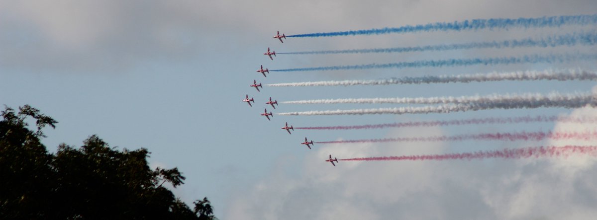 SaveScampton's tweet photo. the most wonderful thing about living in Lincoln - they are back just now - was in tears... #redarrows #itvcalendar #leannebrown @CllrmHill #lincslive @EdwardLeighMP https://t.co/uvFWLaJtyQ